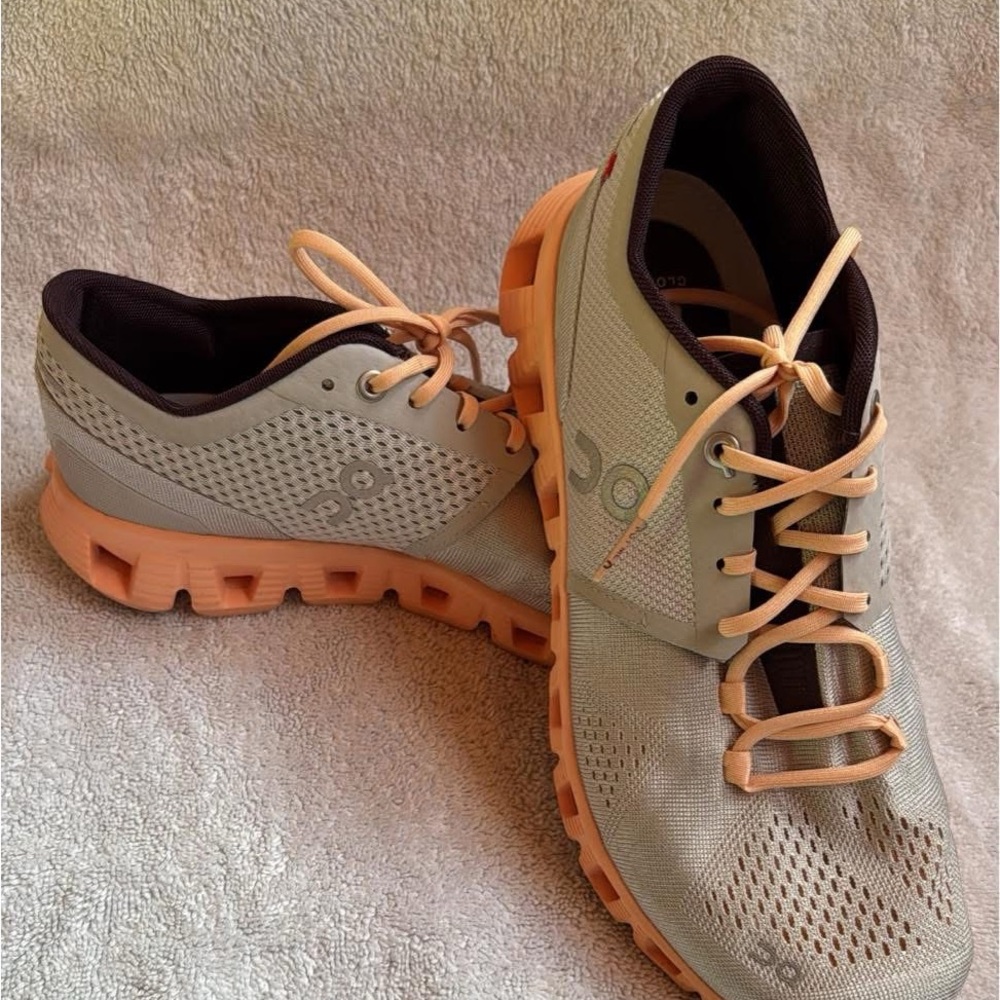 On Cloud Women's  X Sneakers - Size 8